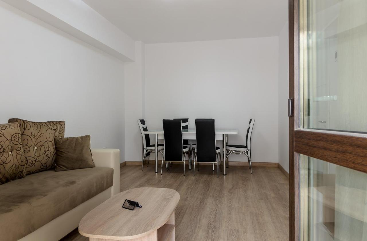 Luxury Apartments Newton By Glam Iasi Exteriör bild