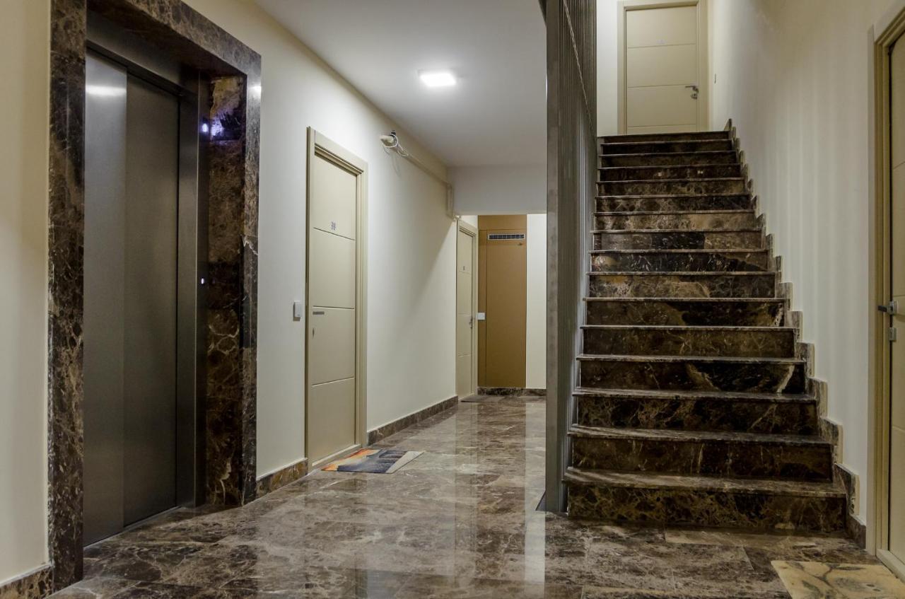 Luxury Apartments Newton By Glam Iasi Exteriör bild